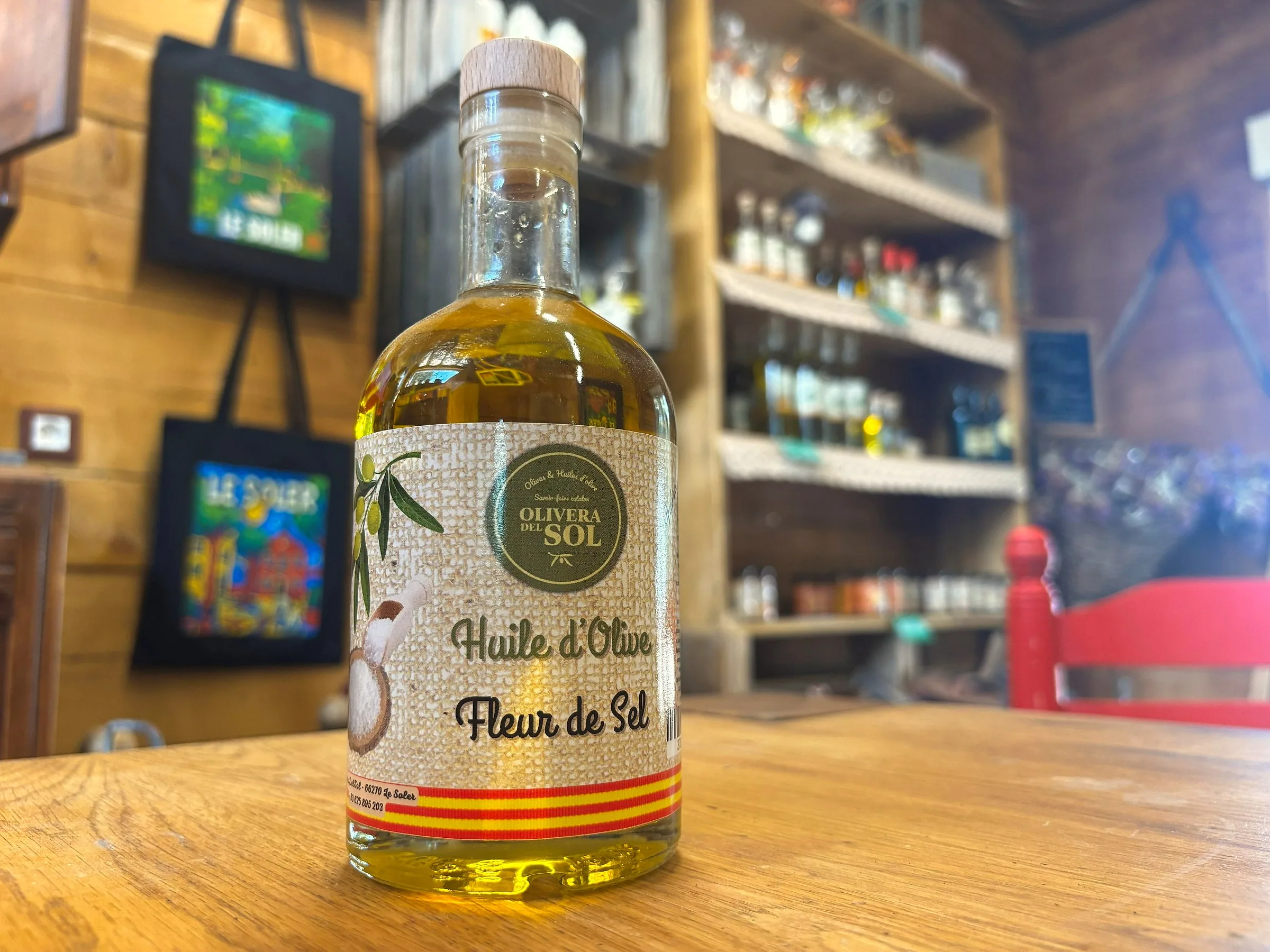 Huile d'olive à la fleur de sel 35 cl photographiée à La Boutique Catalane, Le Soler