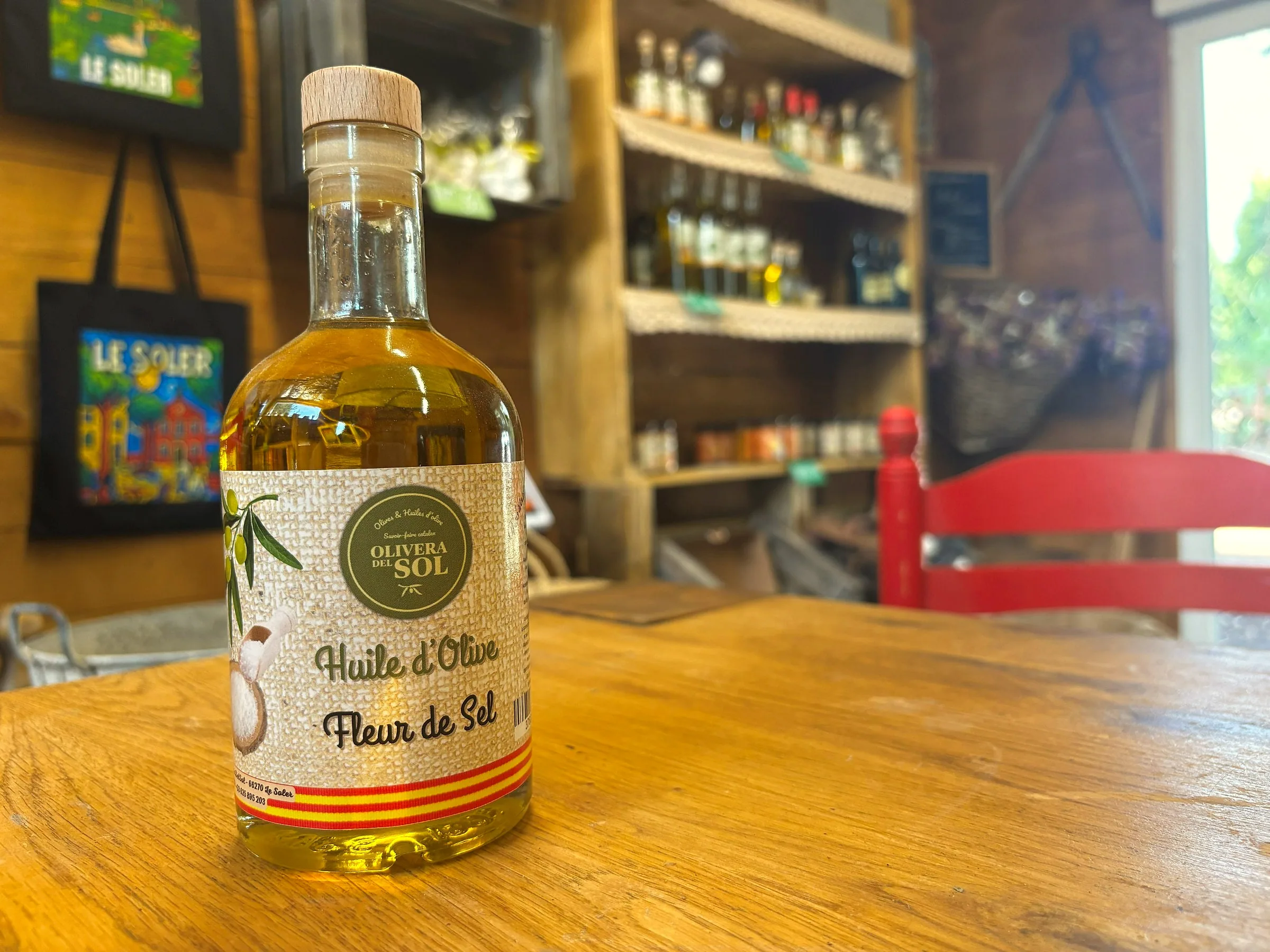 Huile d'olive à la fleur de sel 35 cl photographiée à La Boutique Catalane, Le Soler
