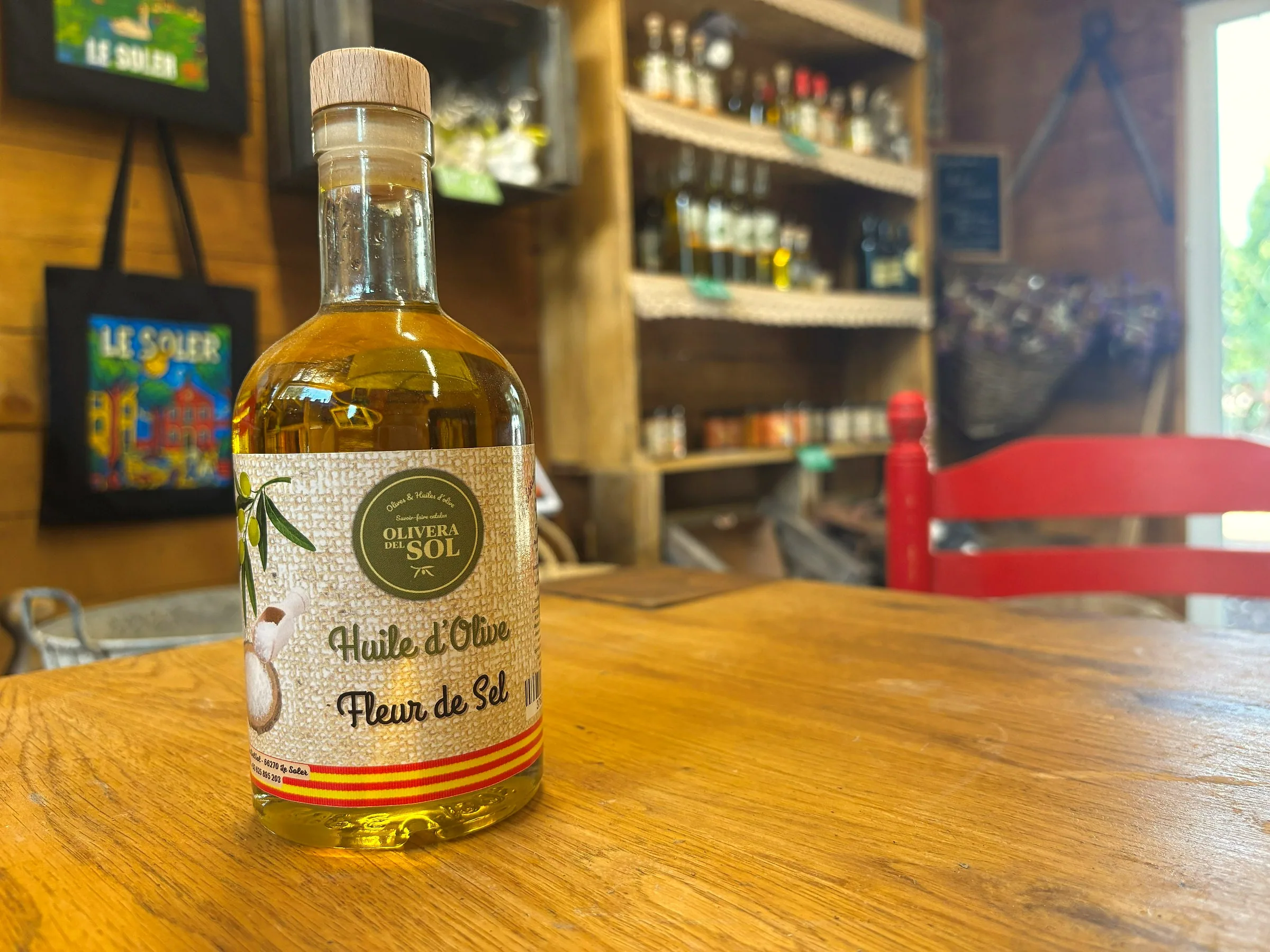 Huile d'olive à la fleur de sel 35 cl photographiée à La Boutique Catalane, Le Soler