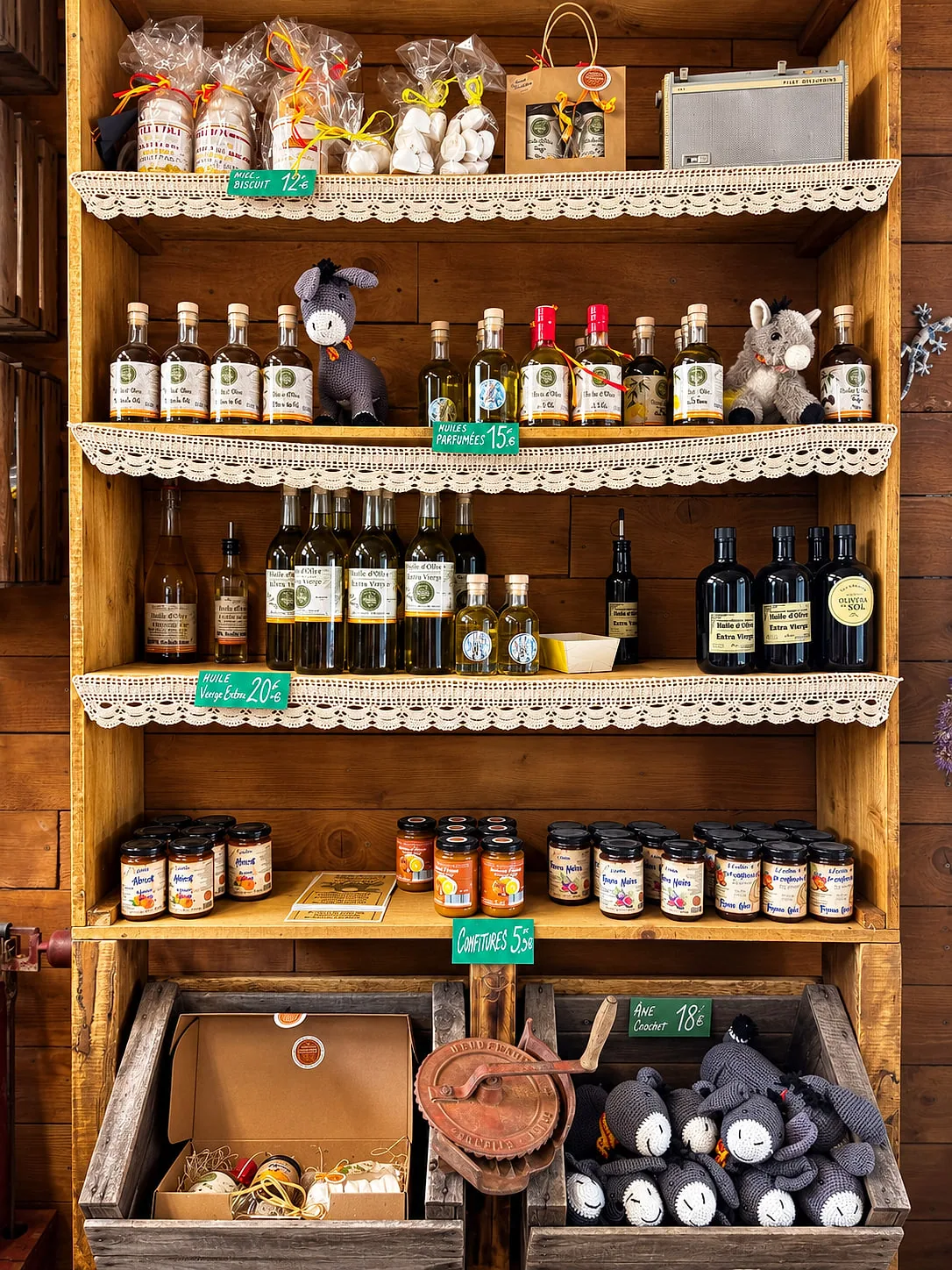 Les rayons de la boutique, au Soler